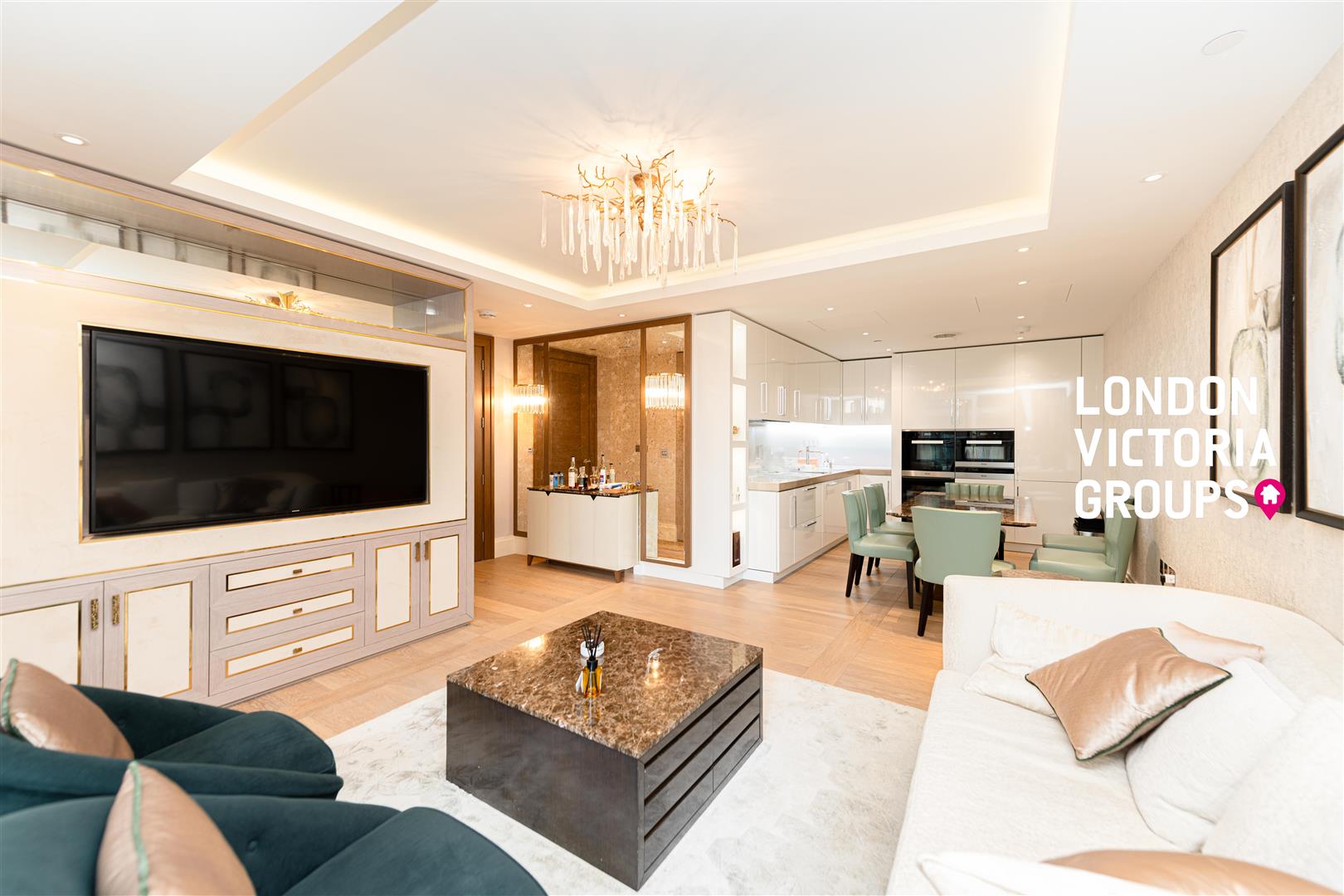 2 bed property in Savoy House, 190 Strand, London